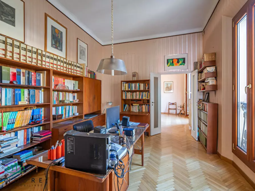 Immagine 18 di Appartamento in vendita  in piazza san martino a Bologna