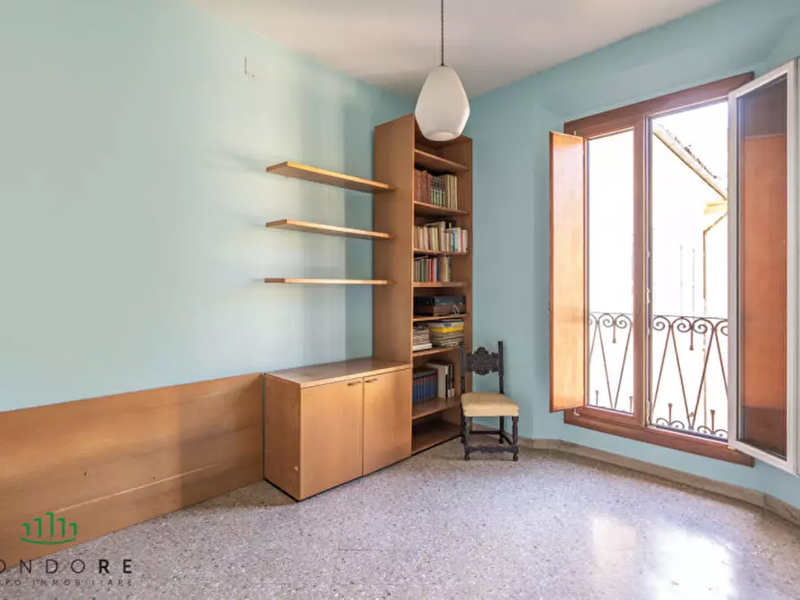 Immagine 27 di Appartamento in vendita  in piazza san martino a Bologna