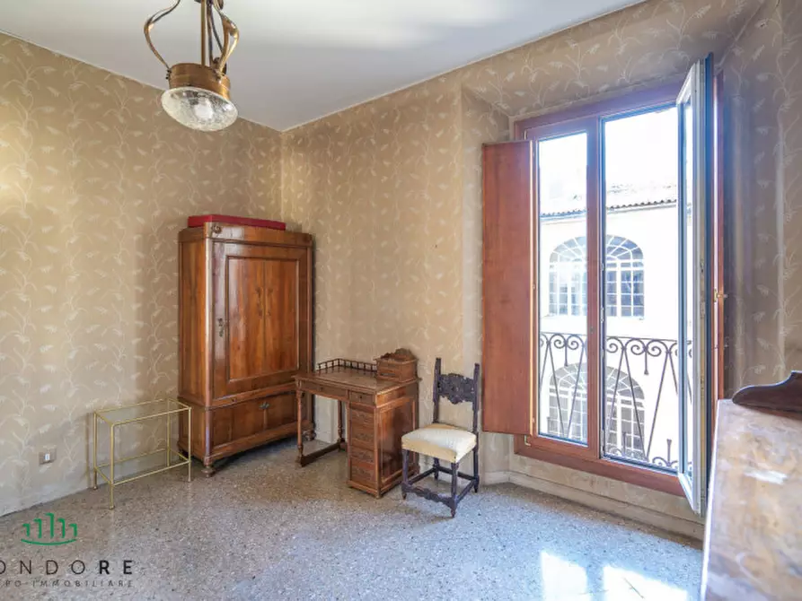 Immagine 28 di Appartamento in vendita  in piazza san martino a Bologna