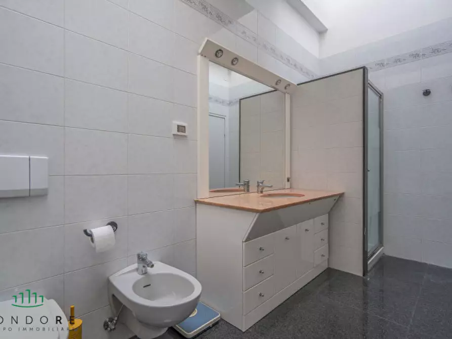 Immagine 35 di Appartamento in vendita  in piazza san martino a Bologna