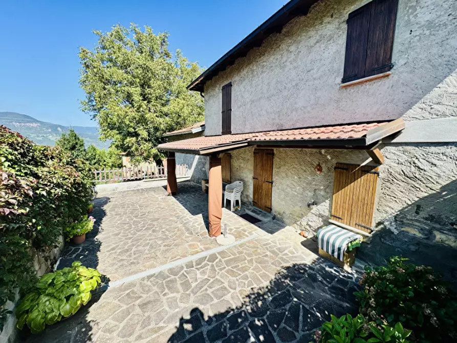 Immagine 1 di Casa indipendente in vendita  in Via Caduti del Monte Caio a Corniglio