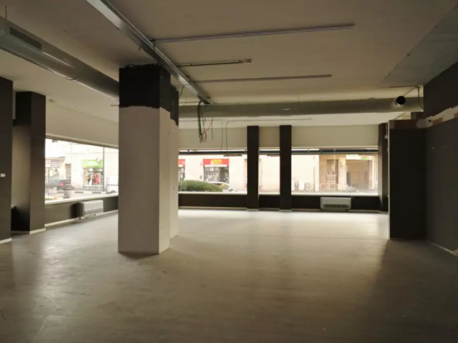 Immagine 3 di Negozio in vendita  in VIALE VERONA a Vicenza