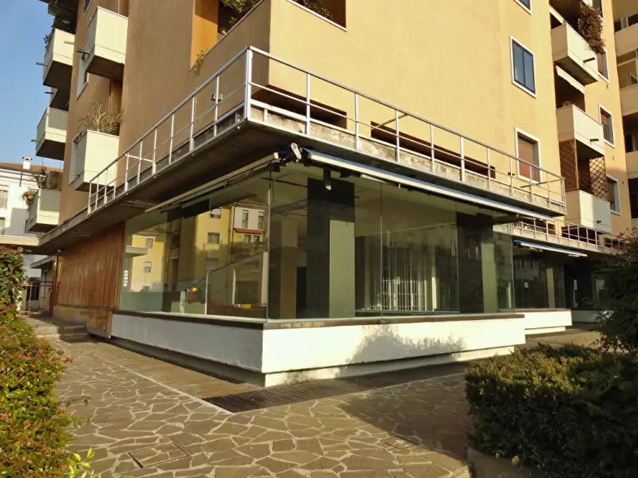 Immagine 5 di Negozio in vendita  in VIALE VERONA a Vicenza