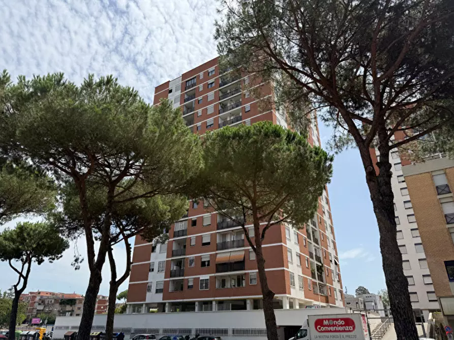 Immagine 1 di Appartamento in vendita  in Via Francesco Sapori 21 a Roma