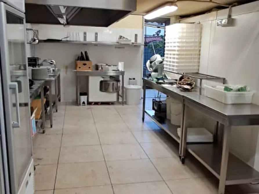 Immagine 2 di Attività commerciale in vendita  in VIA PISTOIESE a Firenze