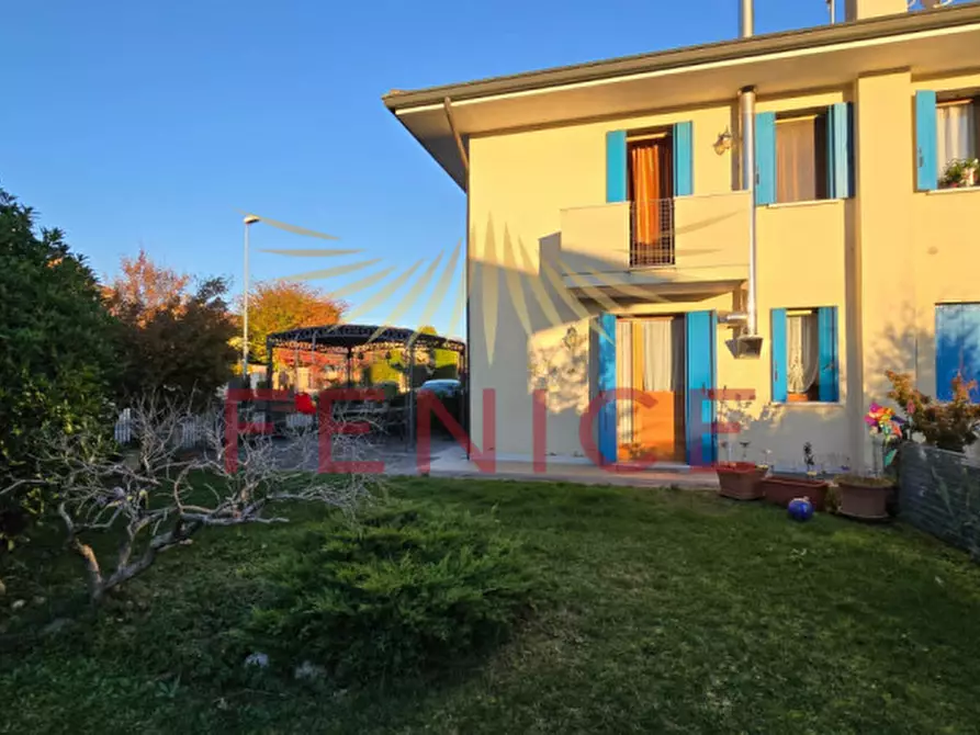 Immagine 1 di Villetta a schiera in vendita  in VIA LOVIGIONI 13 a Altivole
