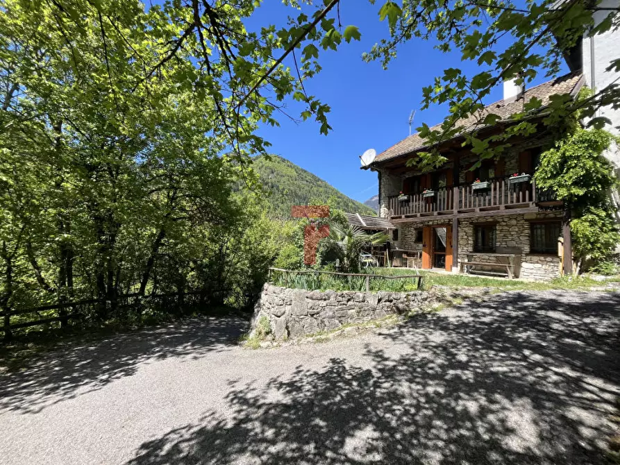 Immagine 1 di Casa bifamiliare in vendita  in Via Val a Lamon