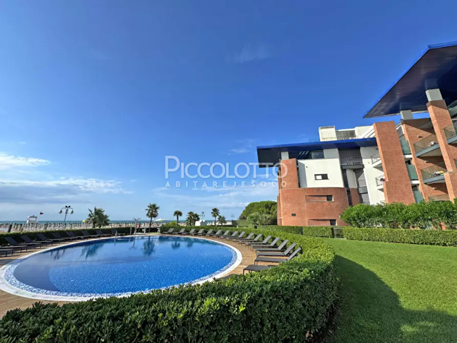 Immagine 3 di Appartamento in vendita  in via Dante Alighieri a Jesolo