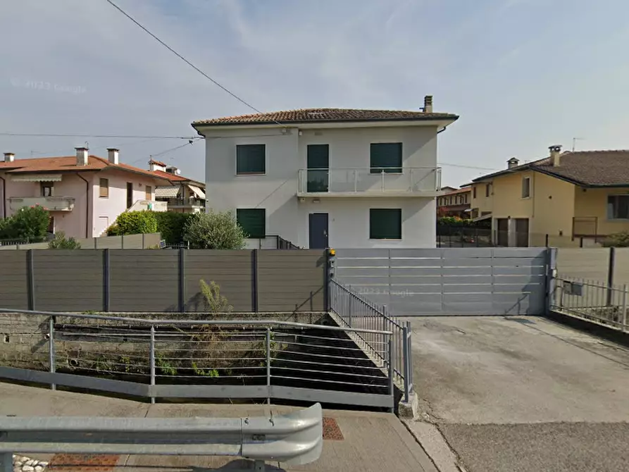 Immagine 1 di Casa indipendente in vendita  in Via Strasilia a Bolzano Vicentino