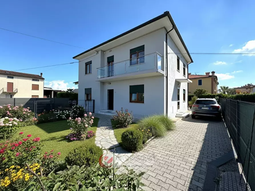 Immagine 3 di Casa indipendente in vendita  in Via Strasilia a Bolzano Vicentino