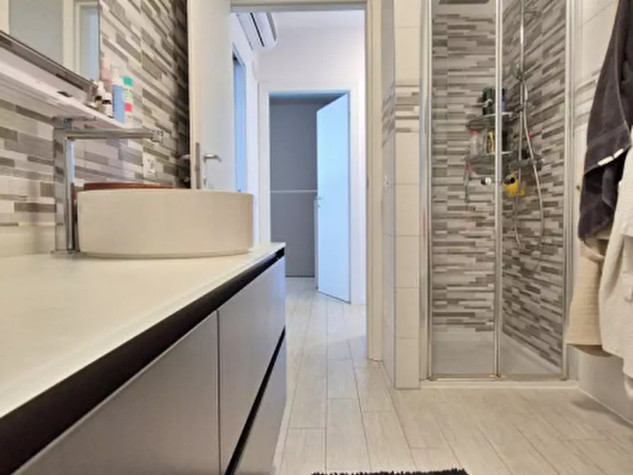 Immagine 9 di Appartamento in vendita  in Via Giulio Pastore a Peschiera Del Garda