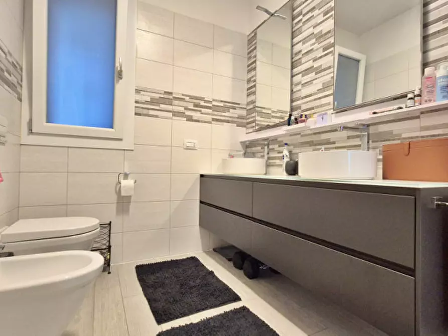 Immagine 10 di Appartamento in vendita  in Via Giulio Pastore a Peschiera Del Garda