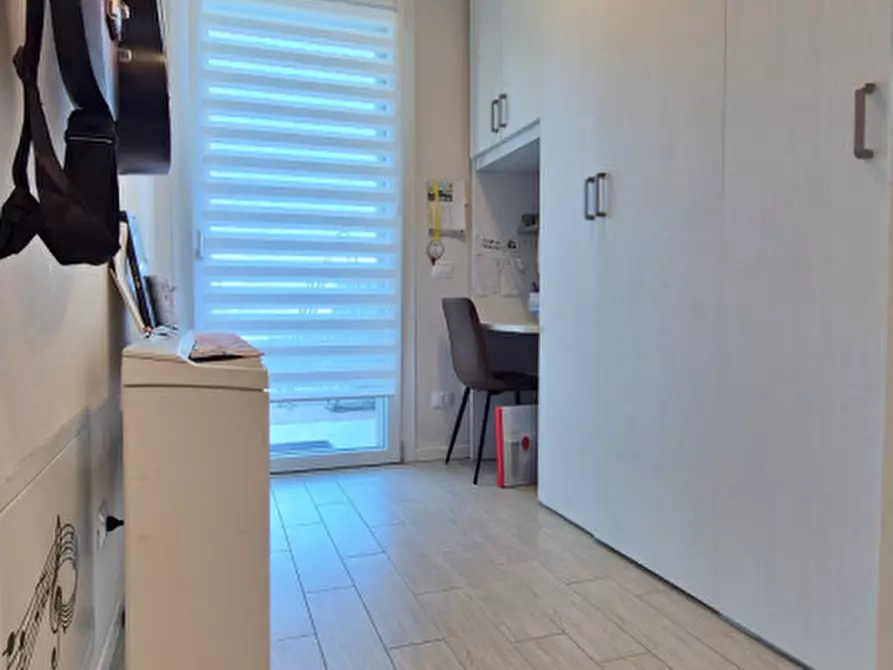 Immagine 11 di Appartamento in vendita  in Via Giulio Pastore a Peschiera Del Garda