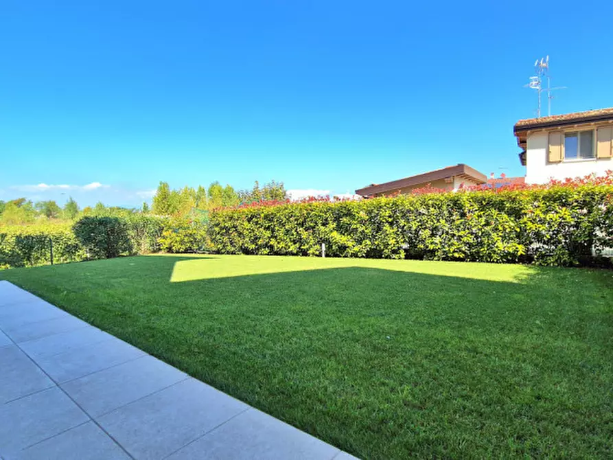 Immagine 42 di Appartamento in vendita  in Via Giulio Pastore a Peschiera Del Garda