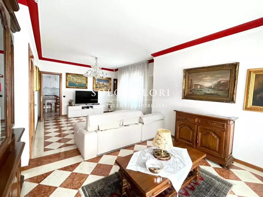 Immagine 2 di Villa in vendita  a Castelfranco Veneto