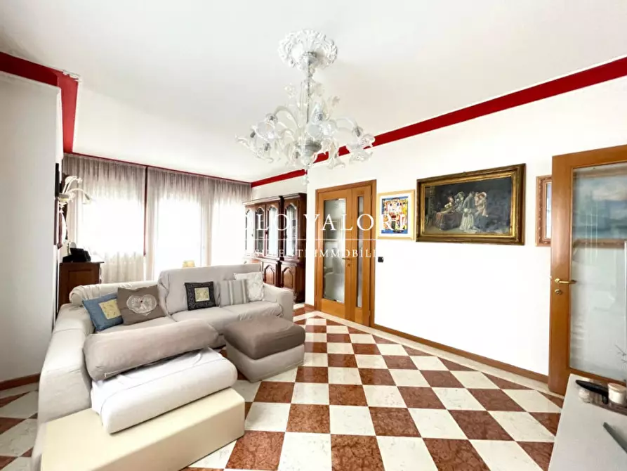 Immagine 3 di Villa in vendita  a Castelfranco Veneto