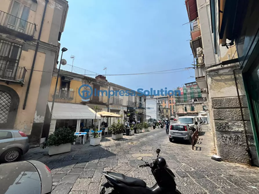 Immagine 1 di Negozio in affitto  in Piazza Mercato a Napoli