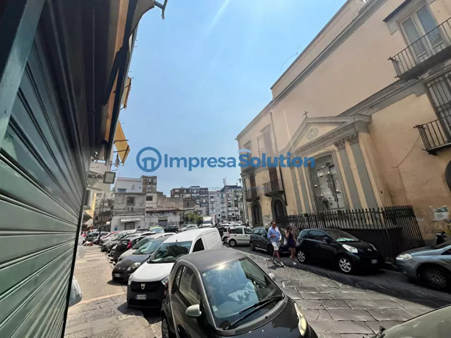 Immagine 2 di Negozio in affitto  in Piazza Mercato a Napoli