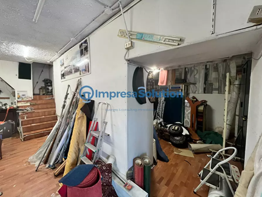 Immagine 8 di Negozio in affitto  in Piazza Mercato a Napoli