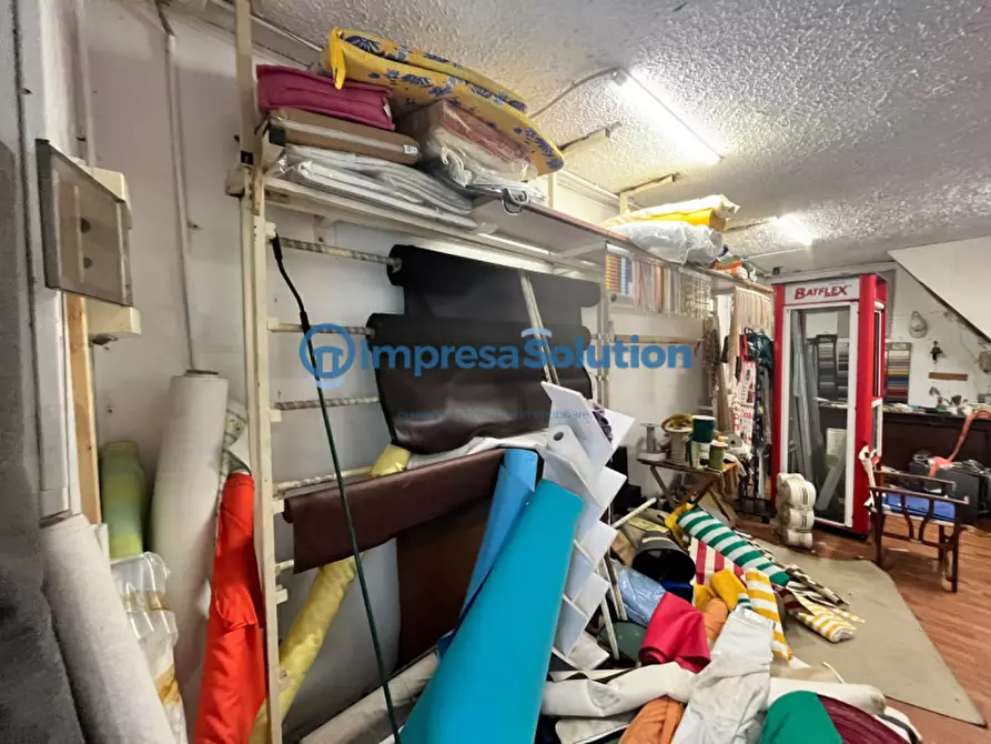 Immagine 9 di Negozio in affitto  in Piazza Mercato a Napoli
