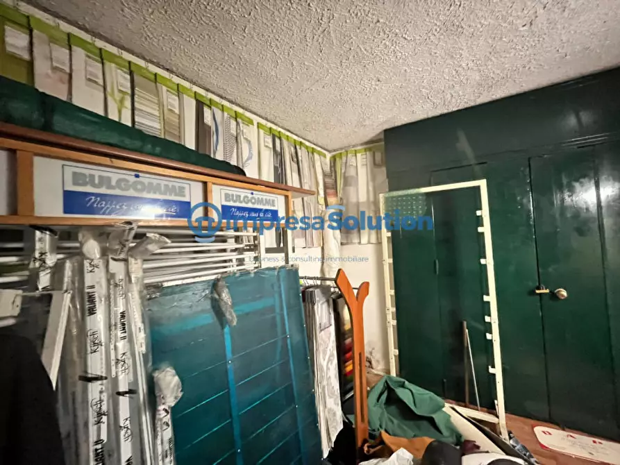 Immagine 10 di Negozio in affitto  in Piazza Mercato a Napoli