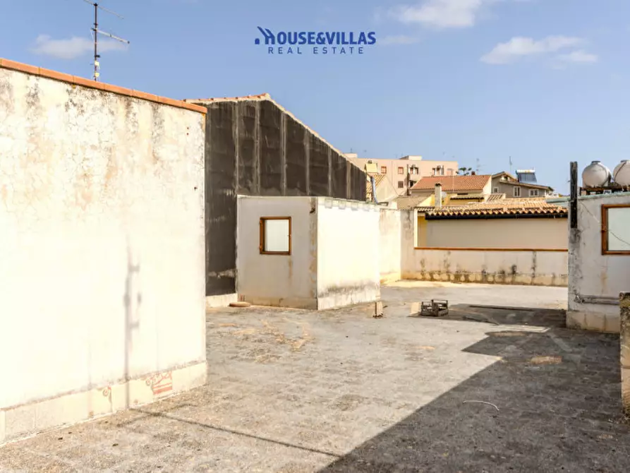 Immagine 15 di Appartamento in vendita  in Via Francesco Giantommaso a Noto