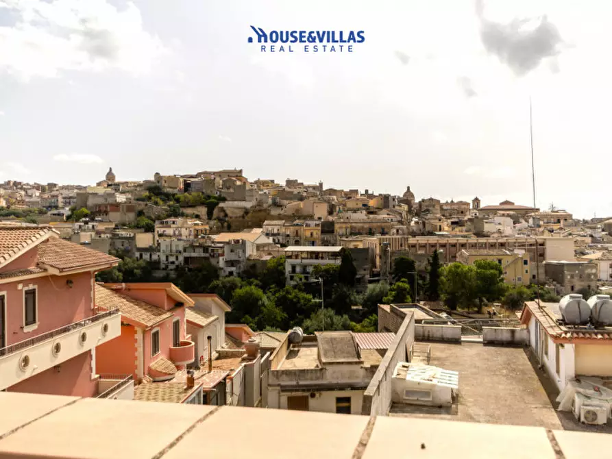 Immagine 16 di Appartamento in vendita  in Via Francesco Giantommaso a Noto