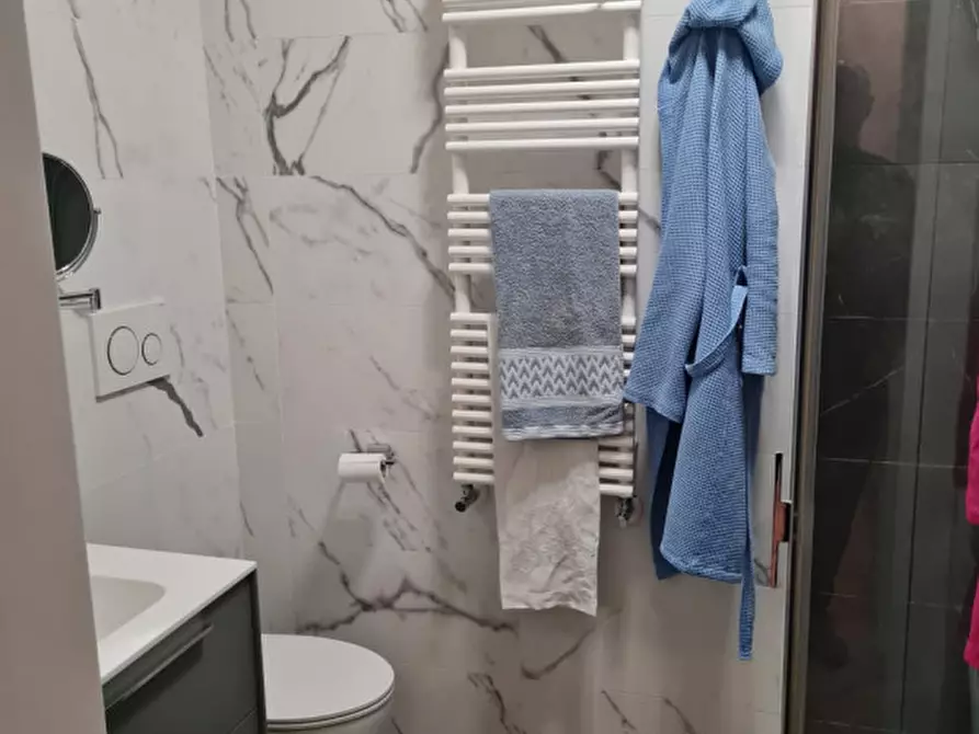 Immagine 10 di Appartamento in vendita  in Via San Venerio a Milano