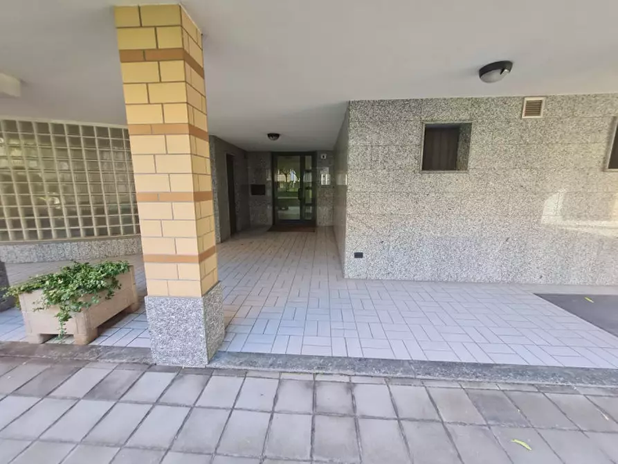 Immagine 15 di Appartamento in vendita  in Via San Venerio a Milano