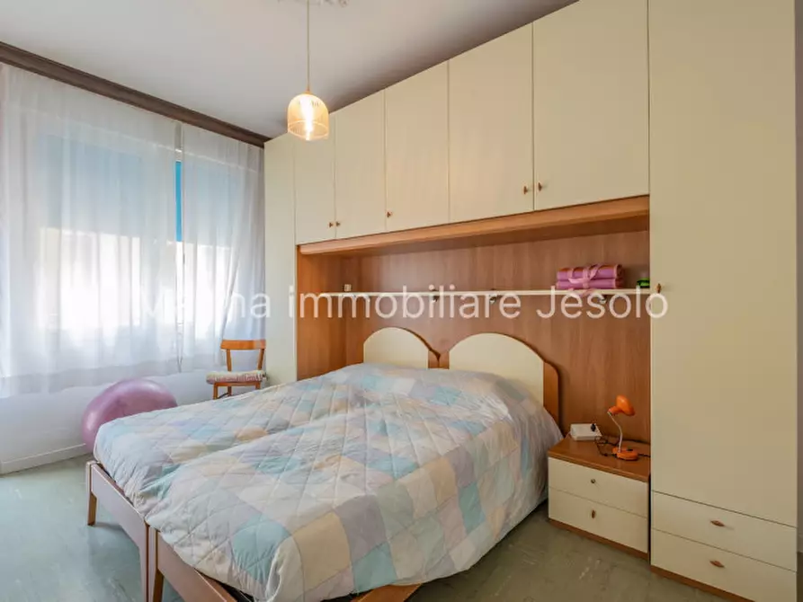 Immagine 11 di Appartamento in vendita  in Via Silvio Trentin a Jesolo