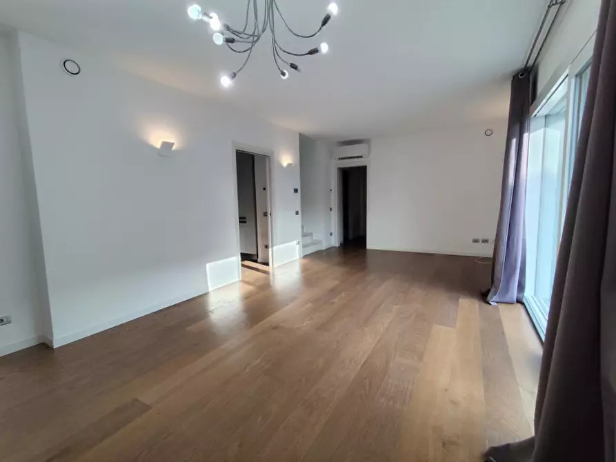 Immagine 10 di Casa quadrifamiliare in affitto  a Vicenza