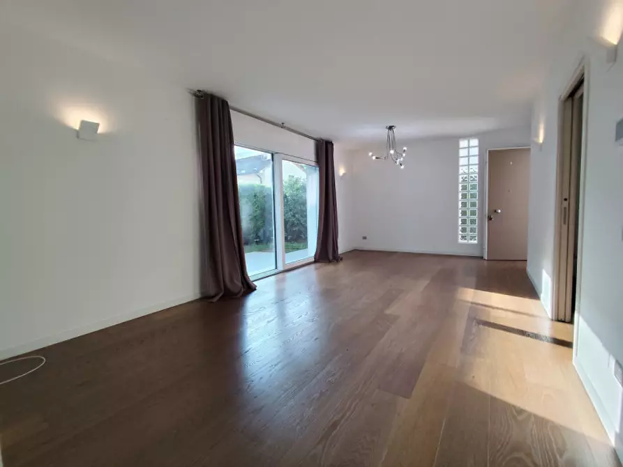 Immagine 16 di Casa quadrifamiliare in affitto  a Vicenza
