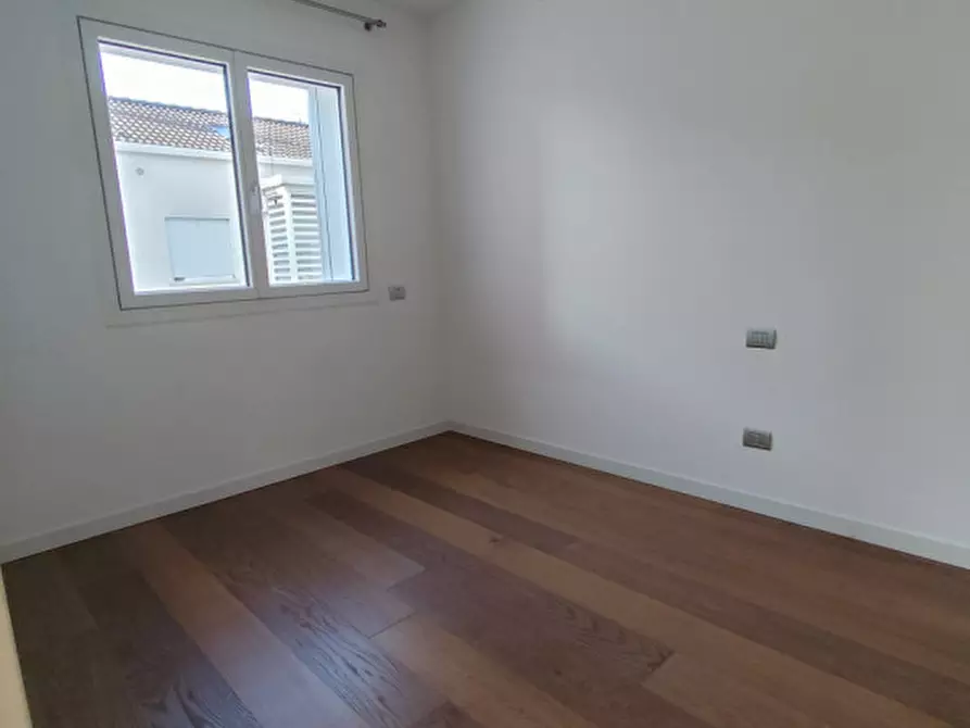 Immagine 30 di Casa quadrifamiliare in affitto  a Vicenza