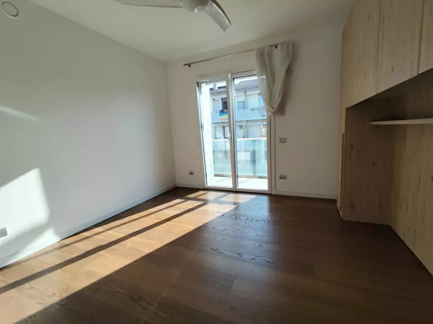 Immagine 33 di Casa quadrifamiliare in affitto  a Vicenza