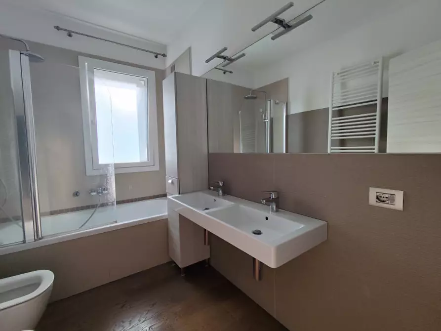 Immagine 34 di Casa quadrifamiliare in affitto  a Vicenza