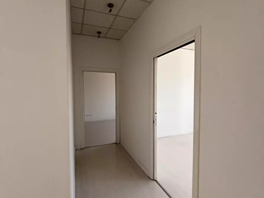 Immagine 21 di Ufficio in affitto  in via della Croce Rossa a Padova