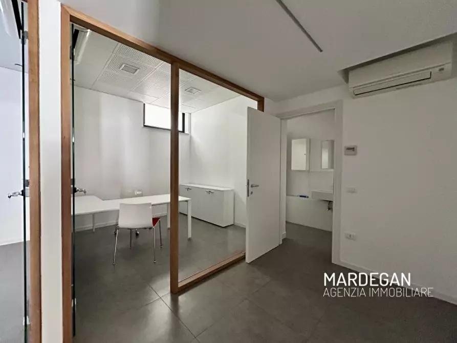 Immagine 8 di Ufficio in vendita  in VIALE EUROPA a San Martino Di Lupari