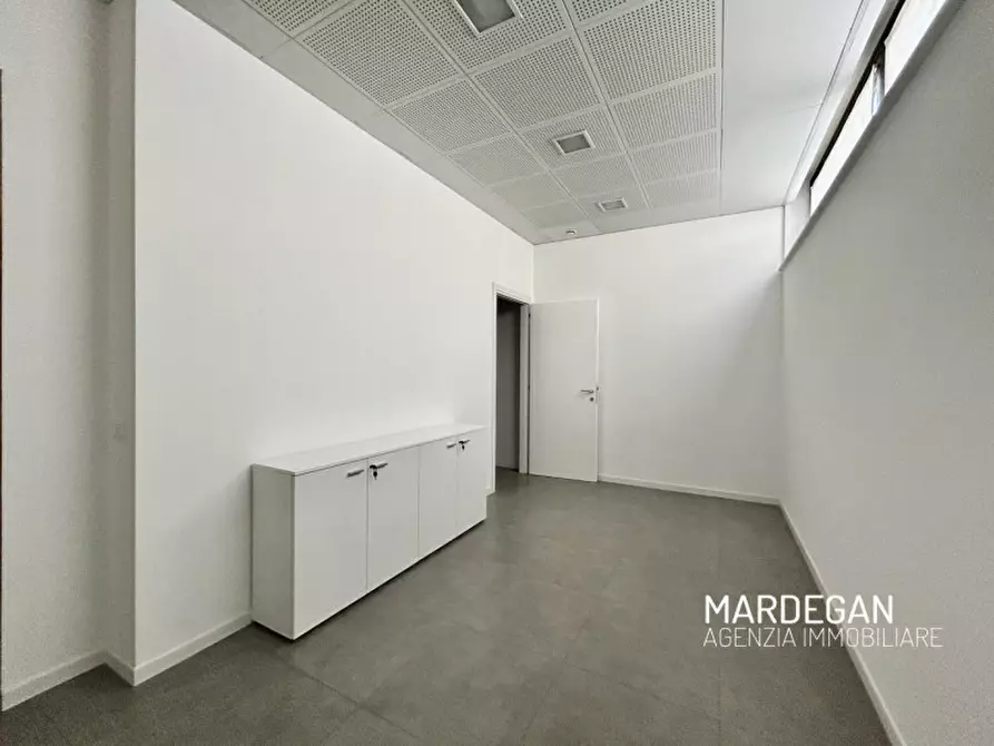 Immagine 11 di Ufficio in vendita  in VIALE EUROPA a San Martino Di Lupari