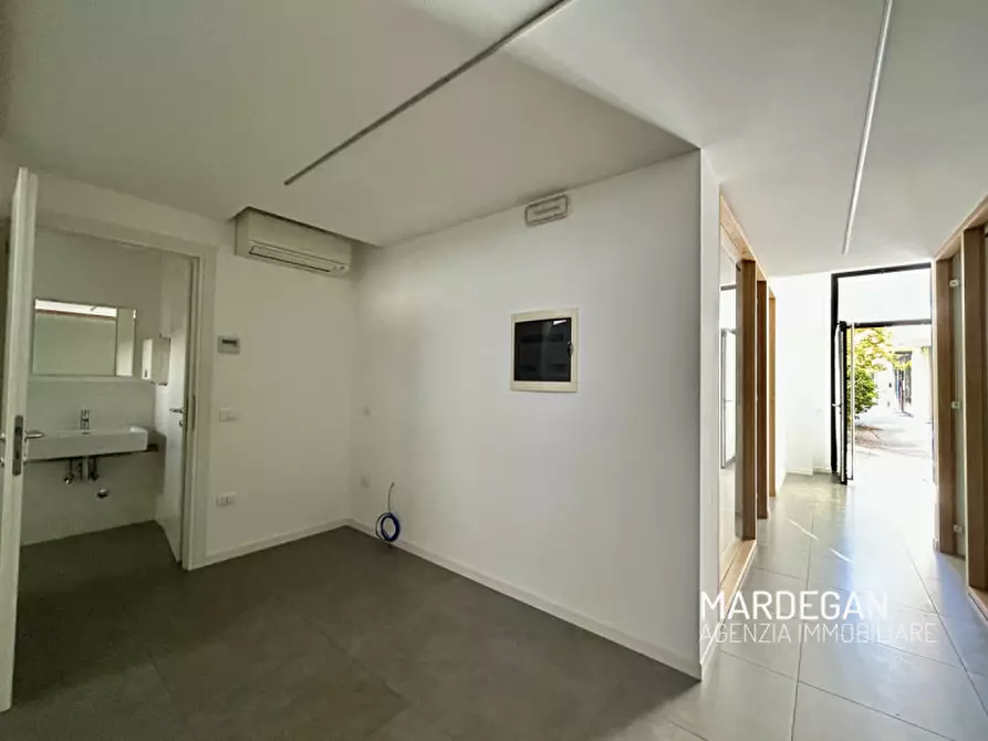 Immagine 13 di Ufficio in vendita  in VIALE EUROPA a San Martino Di Lupari