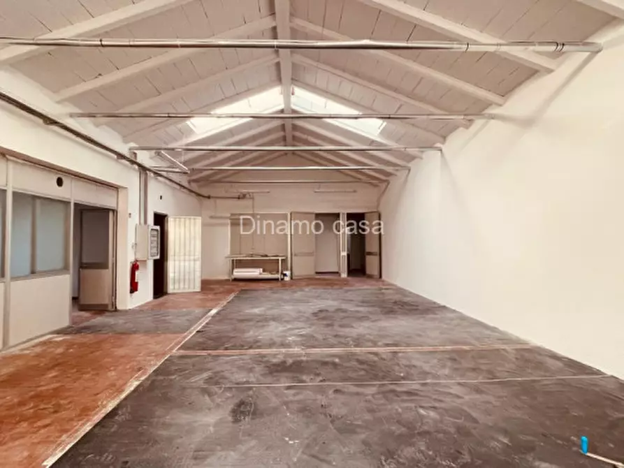 Immagine 1 di Magazzino in vendita  a Vaiano