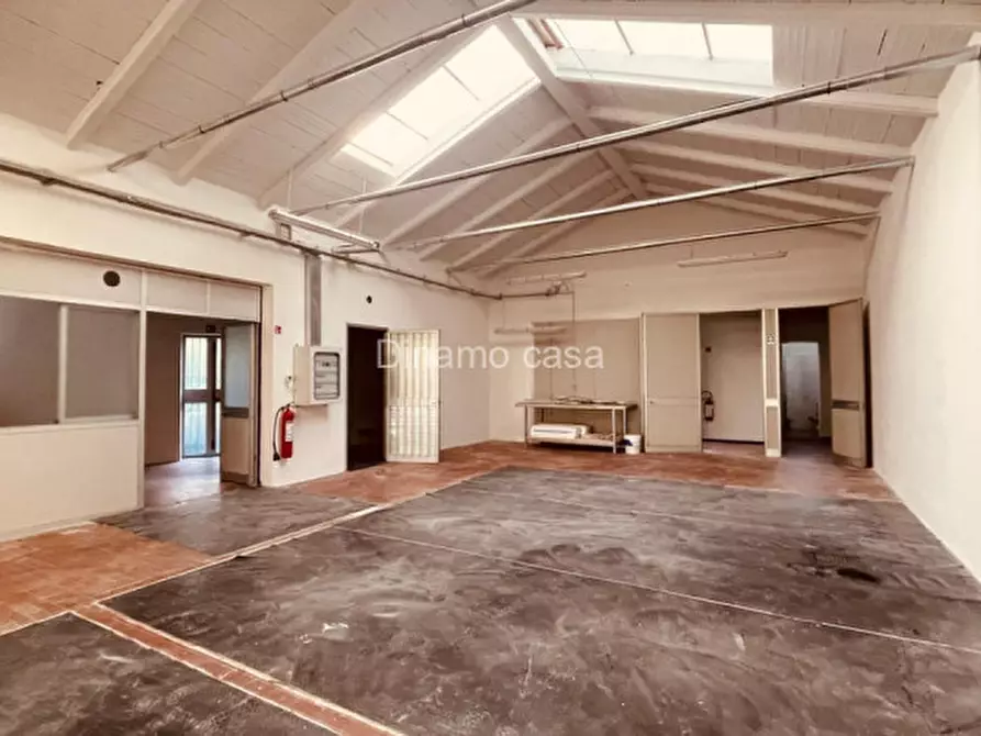 Immagine 3 di Magazzino in vendita  a Vaiano