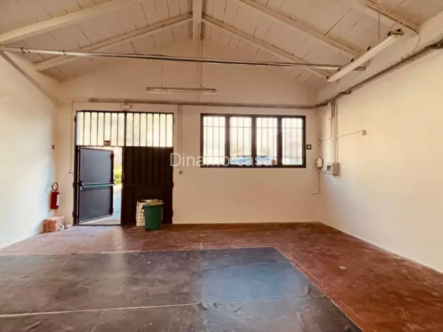 Immagine 5 di Magazzino in vendita  a Vaiano