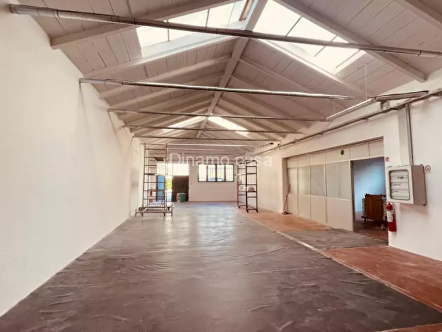 Immagine 8 di Magazzino in vendita  a Vaiano