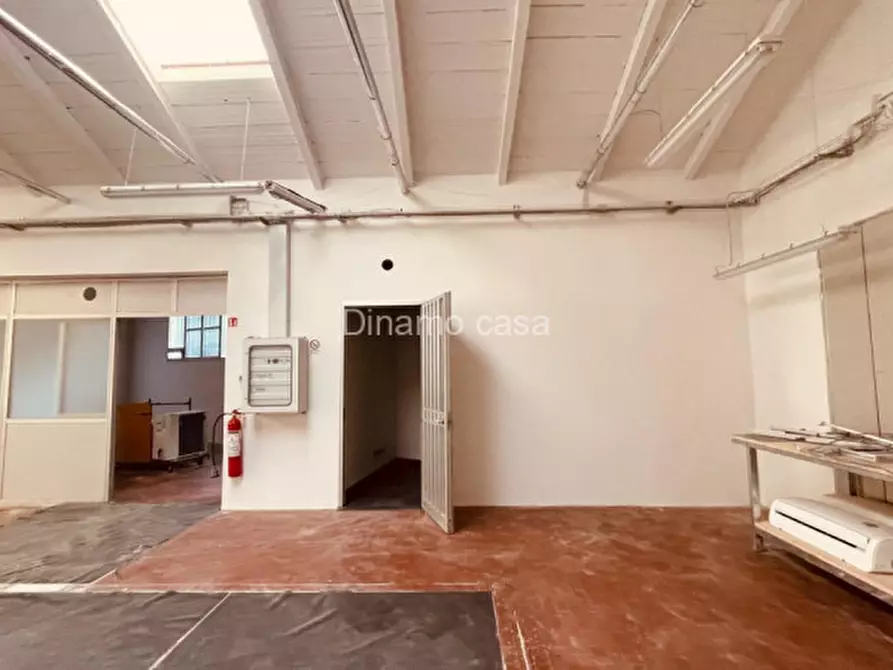 Immagine 10 di Magazzino in vendita  a Vaiano