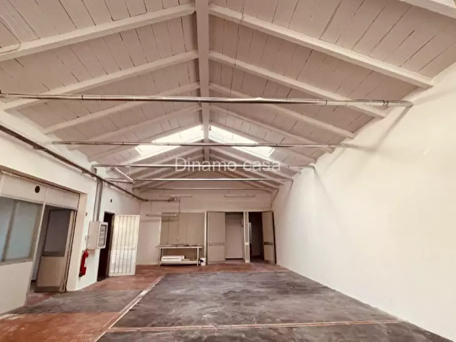 Immagine 11 di Magazzino in vendita  a Vaiano