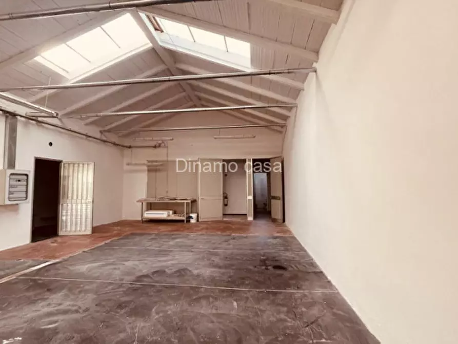 Immagine 12 di Magazzino in vendita  a Vaiano