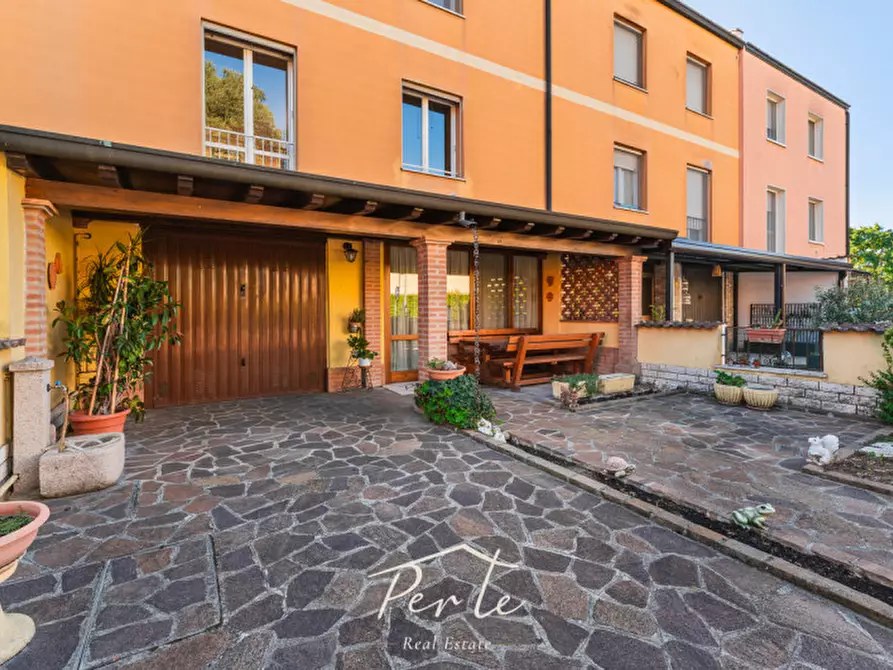 Immagine 4 di Villetta a schiera in vendita  in Via Andrea Costa 73 a Borgo Virgilio