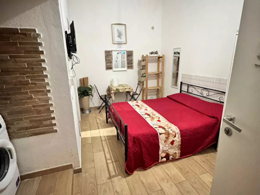 Immagine 1 di Camera in affitto  in Gradini Gesù e Maria 7 a Napoli