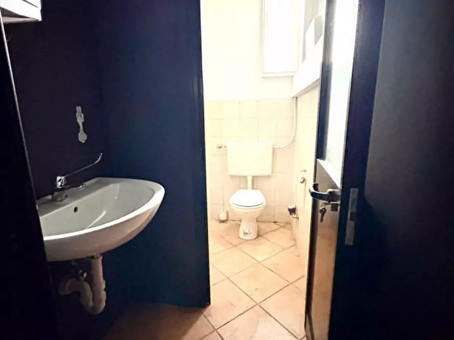 Immagine 11 di Ufficio in affitto  in Via Traforo 30 a Pino Torinese