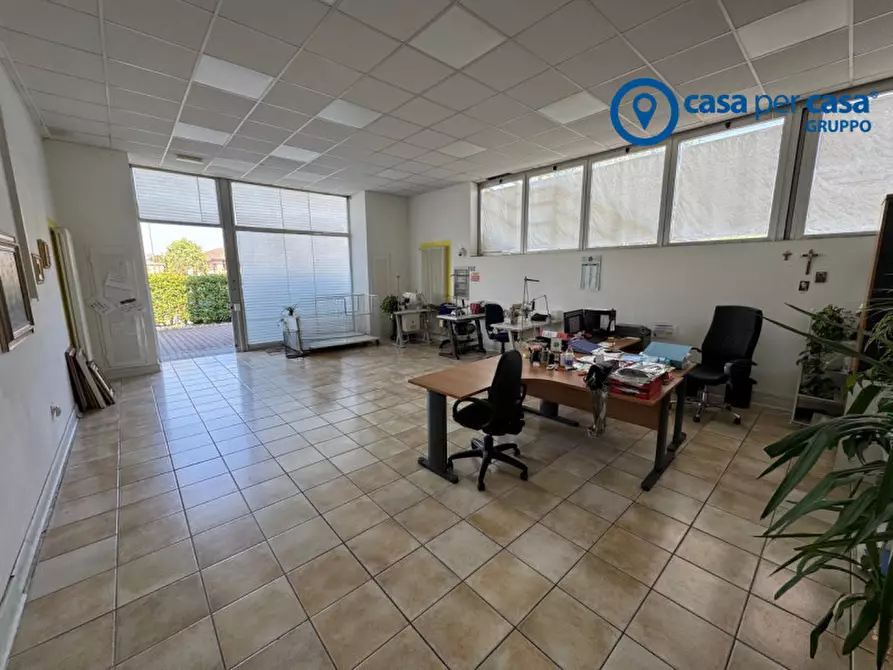 Immagine 2 di Ufficio in vendita  in Via Aldo Moro 22 a Villanova Del Ghebbo